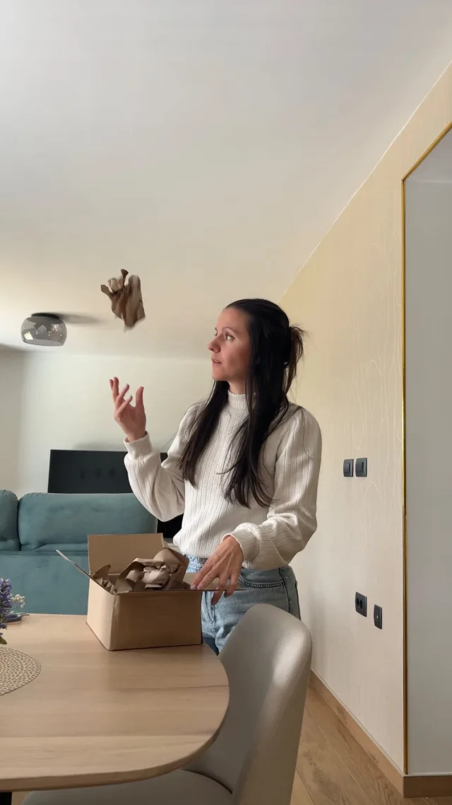 Naj ti povem, da nič od tega ni res! Intimni wellness je osebna izbira, raziskovanje sebe in del self-cara, ki si ga vsaka ženska lahko definira po svoje. 🥰

Če to bereš in si brez svoje igračke, uporabi kodo DUO, ki ti prinese:
 20 € popusta na DuoGlow = Dvodelni potisni vib***** s pulziranjem pri @svet.uzitka ter odpravi vse pomisleke. 
Samo do konca aprila! 😉

Oglas, naročnik: Pervisio d.o.o.